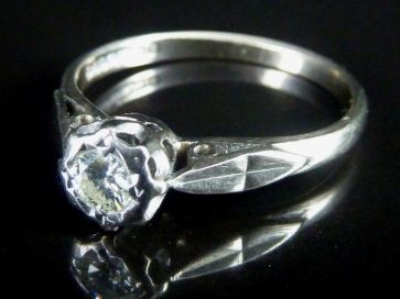 18ct DIAMOND SOLITAIRE RING