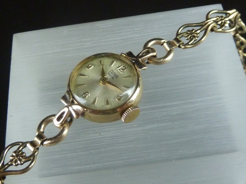 Watt's Antiques TUDOR 9CT GOLD LADIES WATCH 1963