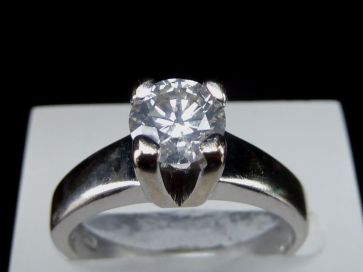 DIAMOND SOLITAIRE RING