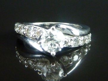 18ct W.GOLD DIAMOND RING