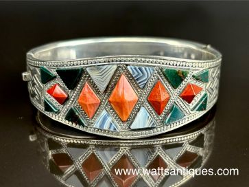 VICTORIAN SCOTTISH AGATE BANGLE