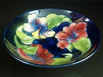MOORCROFT HIBISCUS FOOTED BOWL