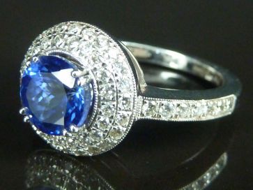 18ct TANZANITE & DIAMOND RING ***NEW***