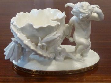  MOORES CHERUB & CACTUS VASE
