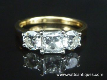 18K 3 STONE DIAMOND RING