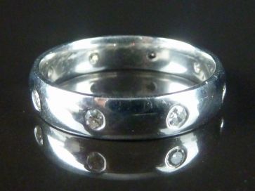 8 STONE DIAMOND BAND RING
