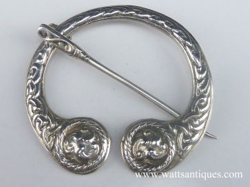 SILVER PENNANULAR BROOCH