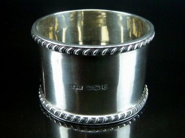 SILVER NAPKIN RING