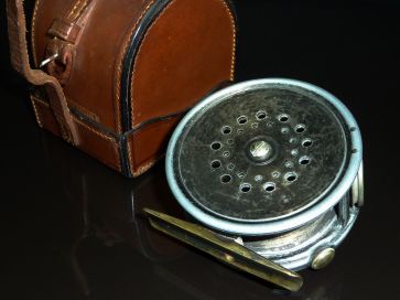 HARDY PERFECT 3 1/2 REEL & LEATHER CASE