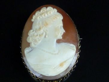 GOLD MOUNTED CAMEO BROOCH