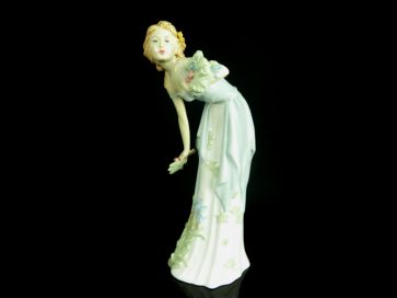 ROYAL DOULTON SUMMER'S DARLING