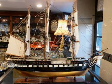 HMS TRINCOMALEE WOODEN FRIGATE MODEL