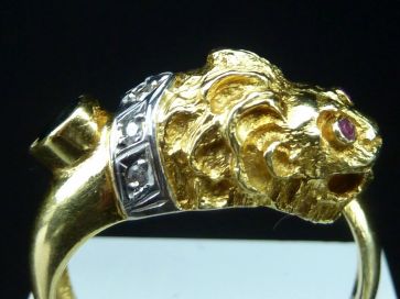 SAPPHIRE & DIAMOND LION RING