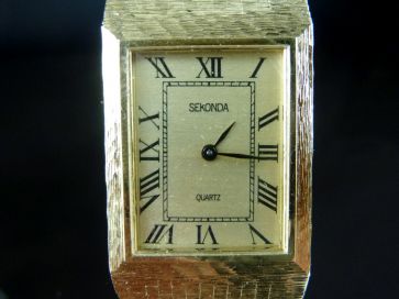 SEKONDA QUARTZ GOLD TONE WATCH 