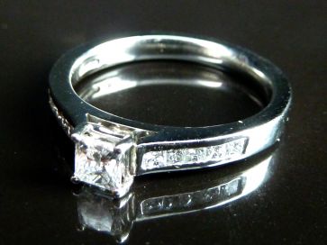 PLATINUM PRINCESS CUT DIAMOND RING ***NEW***